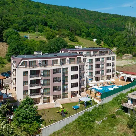 Kristin Palace-2
