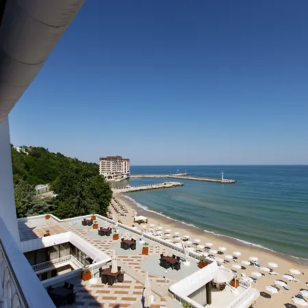 The Palace Hotel, Sunny Day-3