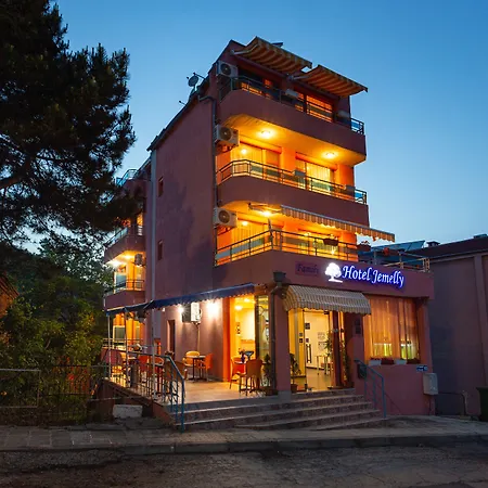Family Hotel Jemelly-3