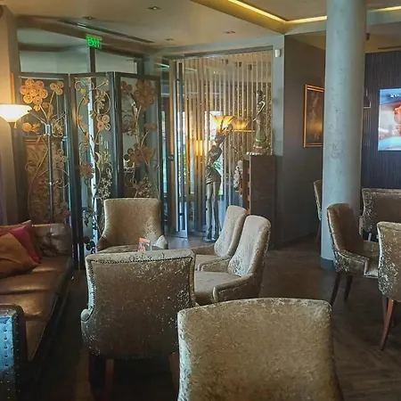 All Seasons Residence Design Hotel - Free Parking-2