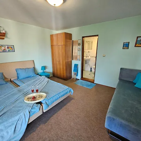 Regina'S Guesthouse-2
