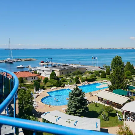 Riviera Complex 6-3