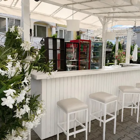 Vanilla Garden Apartments-3