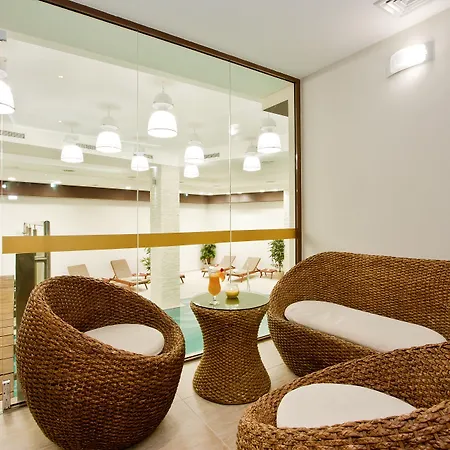 Earth & People Hotel & Spa - Free Parking & Swimming Pool-2