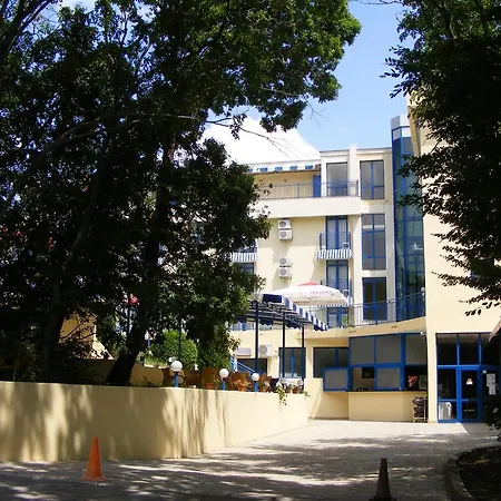 Blue Sky Hotel - & Parking-3