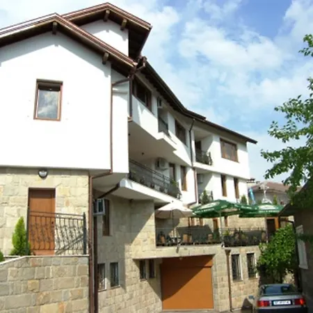 Family Hotel Silvestar-3