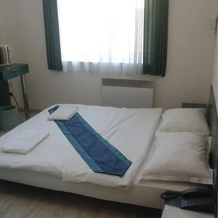 Scotty'S Boutique Hotel-3