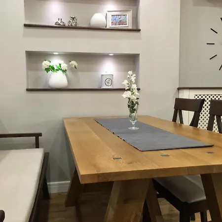 A Luxury Apartment With Patio And Bbq-3