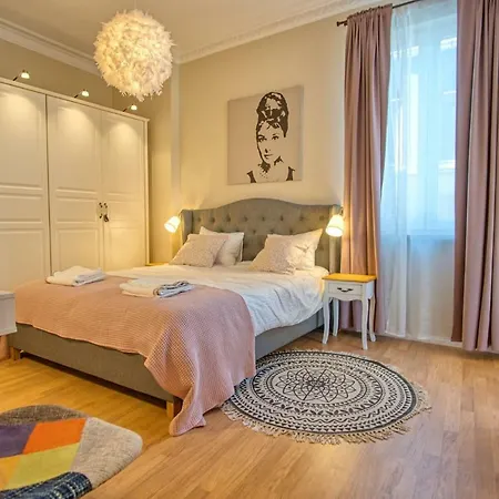 Apartment Audrey By Sofiaspot - Central, Metro To Airport-3