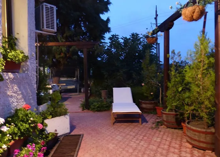 Guest House Delphini Warna