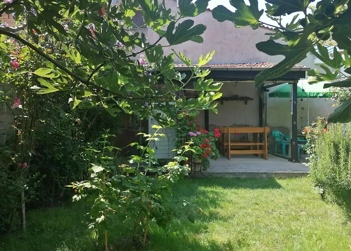 Guest House Sokratovi Obzor