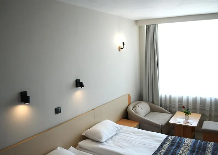 Hotel Oasis - Beach Access Balcic