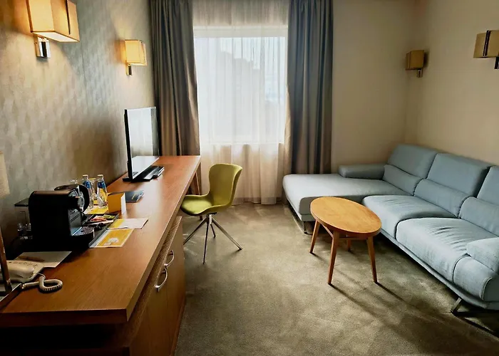 Hotel Golden Tulip Warna