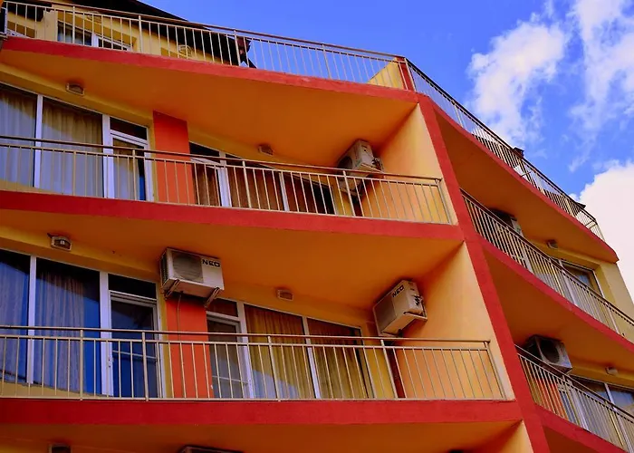 Ryor Hotel - Breakfast And Free Parking Sunny Beach