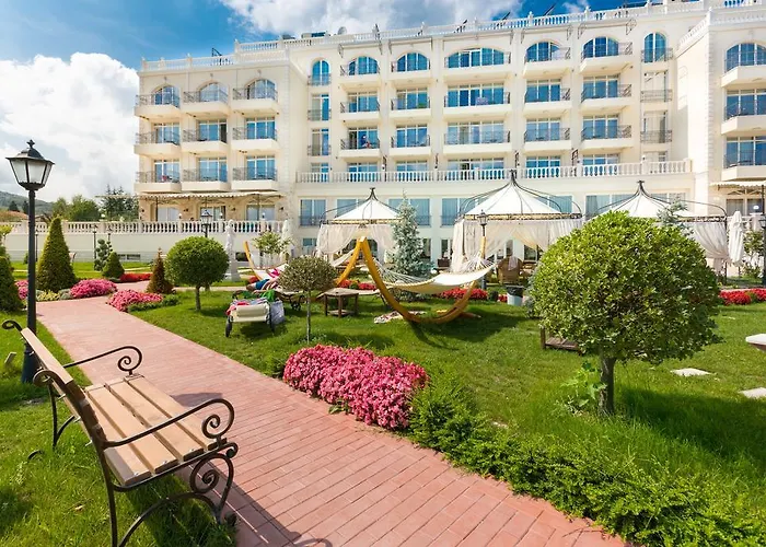 Haustierfreundliches Therma Palace - Balneo Spa, Free Parking & Beach Kranewo