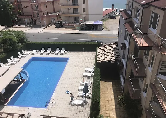 Sunny House Family Complex Aparthotel Nesebăr