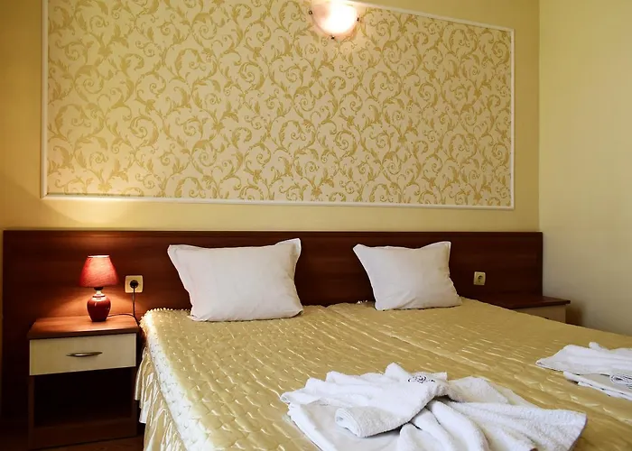 Ryor Hotel - Breakfast And Free Parking Sunny Beach